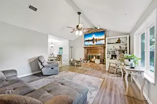 4004 Hillcrest St, Liberty, TX 77575 - Photo 3