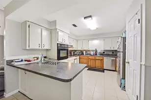 4004 Hillcrest St, Liberty, TX 77575 - Photo 7