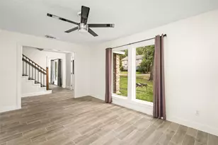 560 Landfall Ln, Conroe, TX 77302 - Photo 13