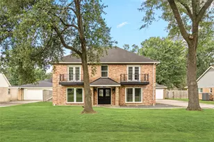 560 Landfall Ln, Conroe, TX 77302 - Photo 1