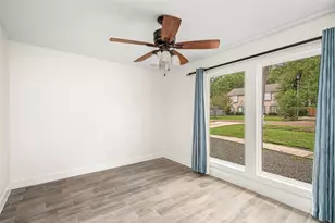 560 Landfall Ln, Conroe, TX 77302 - Photo 23