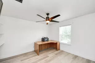 3207 Jorns St, Houston, TX 77045 - Photo 21