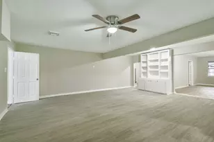 500 Farrer St, Angleton, TX 77515 - Photo 9