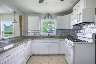 604 Fordtrand St, Ellinger, TX 78938 - Photo 3