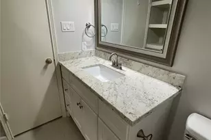 864 A Wax Myrtle Ln, Houston, TX 77079 - Photo 17