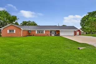 106 Lynn Street St, Anahuac, TX 77514 - Photo 1