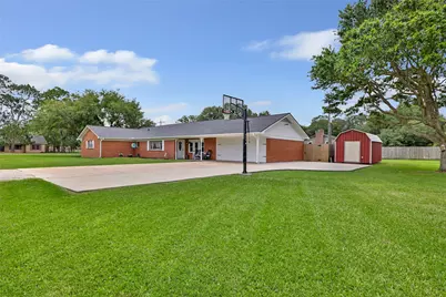 106 Lynn Street Street, Anahuac, TX 77514 - Photo 3