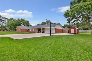 106 Lynn Street St, Anahuac, TX 77514 - Photo 3