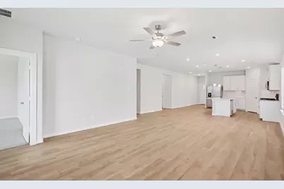 3300 Memorial Way, Texas City, TX 77591 - Photo 3