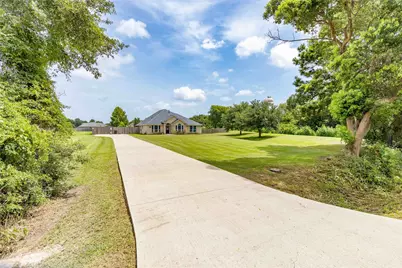 1001 Oak Street, Anahuac, TX 77514 - Photo 5