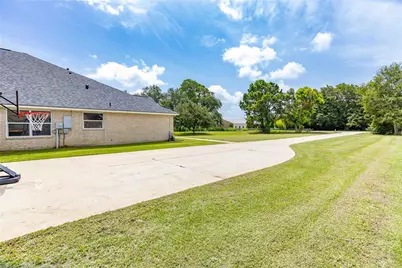 1001 Oak Street, Anahuac, TX 77514 - Photo 9