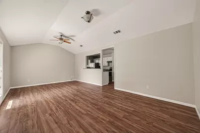 406 W Oak Street, Highlands, TX 77562 - Photo 5