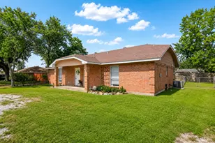 406 W Oak St, Highlands, TX 77562 - Photo 3