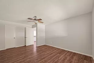 406 W Oak St, Highlands, TX 77562 - Photo 19