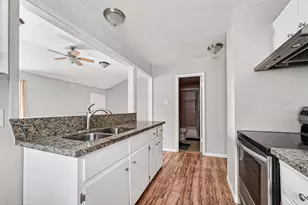 406 W Oak St, Highlands, TX 77562 - Photo 31