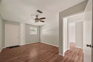 406 W Oak St, Highlands, TX 77562 - Photo 35