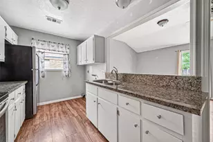 406 W Oak St, Highlands, TX 77562 - Photo 29