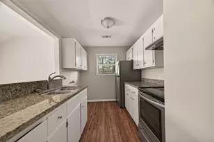 406 W Oak St, Highlands, TX 77562 - Photo 9