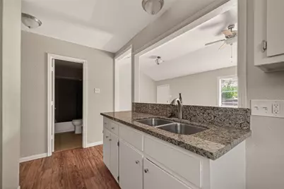 406 W Oak Street, Highlands, TX 77562 - Photo 13