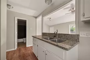 406 W Oak St, Highlands, TX 77562 - Photo 13