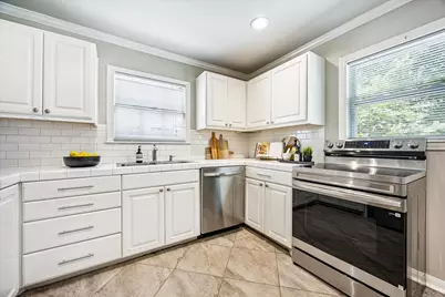 140 Pamellia Drive, Bellaire, TX 77401 - Photo 3
