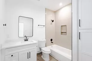 7903 Sunnyhill St, Houston, TX 77088 - Photo 19