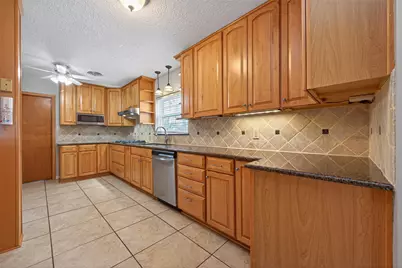 1910 Claiborne Drive, League City, TX 77573 - Photo 9