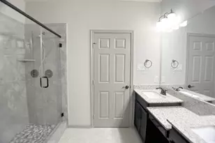 8656 Hollyoaks Creek Ln, Houston, TX 77063 - Photo 15