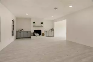 7926 Windy Creek Dr, Houston, TX 77040 - Photo 7