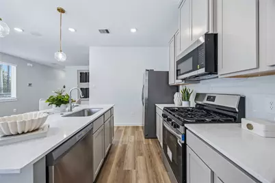 956 Green Vines Lane, Houston, TX 77091 - Photo 7