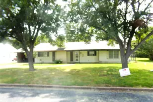 402 N Summit St, Weimar, TX 78962 - Photo 1