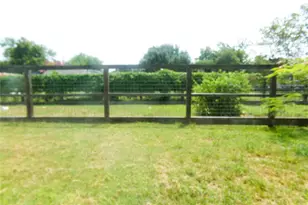 402 N Summit St, Weimar, TX 78962 - Photo 17