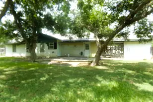 402 N Summit St, Weimar, TX 78962 - Photo 19