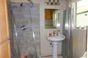 402 N Summit St, Weimar, TX 78962 - Photo 9