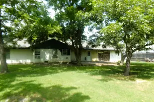 402 N Summit St, Weimar, TX 78962 - Photo 15