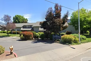 1100 Fruitdale Dr, Grants Pass, OR 97527 - Photo 7