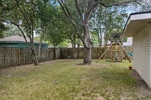 11510 Mullins Dr, Houston, TX 77035 - Photo 15