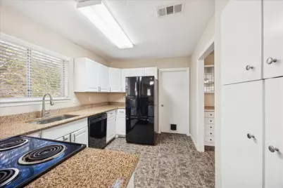 17138 Barcelona Drive, Friendswood, TX 77546 - Photo 11