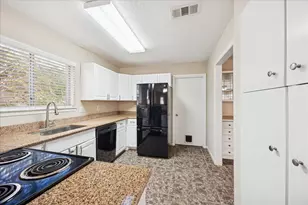 17138 Barcelona Dr, Friendswood, TX 77546 - Photo 11