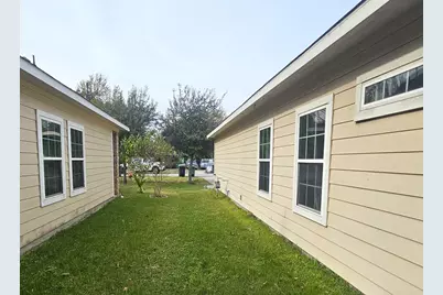 7918 Beckley Street, Houston, TX 77088 - Photo 17