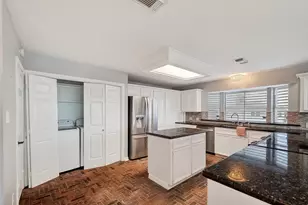 925 Bonita St, Bayou Vista, TX 77563 - Photo 7