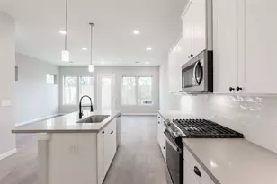 5204 Amber Sunrise Dr, Houston, TX 77018 - Photo 9