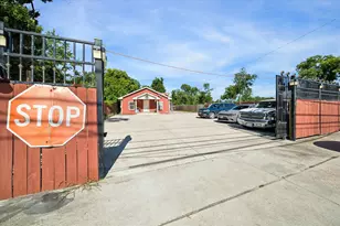 9944 E Hardy Rd, Houston, TX 77093 - Photo 7