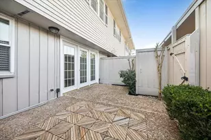 2105 S Winrock Blvd S, Houston, TX 77057 - Photo 23