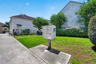 2804 Chenevert St, Houston, TX 77004 - Photo 37