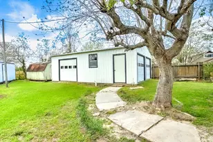 2516 Loch Lomond St, Highlands, TX 77562 - Photo 35