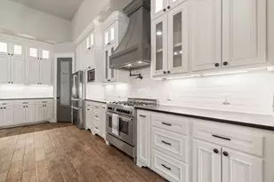 2402 Chantilly Ln, Conroe, TX 77384 - Photo 11