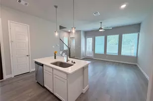 1609 Regents Ct, Houston, TX 77055 - Photo 9
