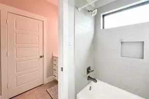 1104 Pearlwood Dr, Houston, TX 77008 - Photo 37