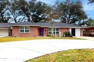 1710 Pecan Ln, Stafford, TX 77477 - Photo 1